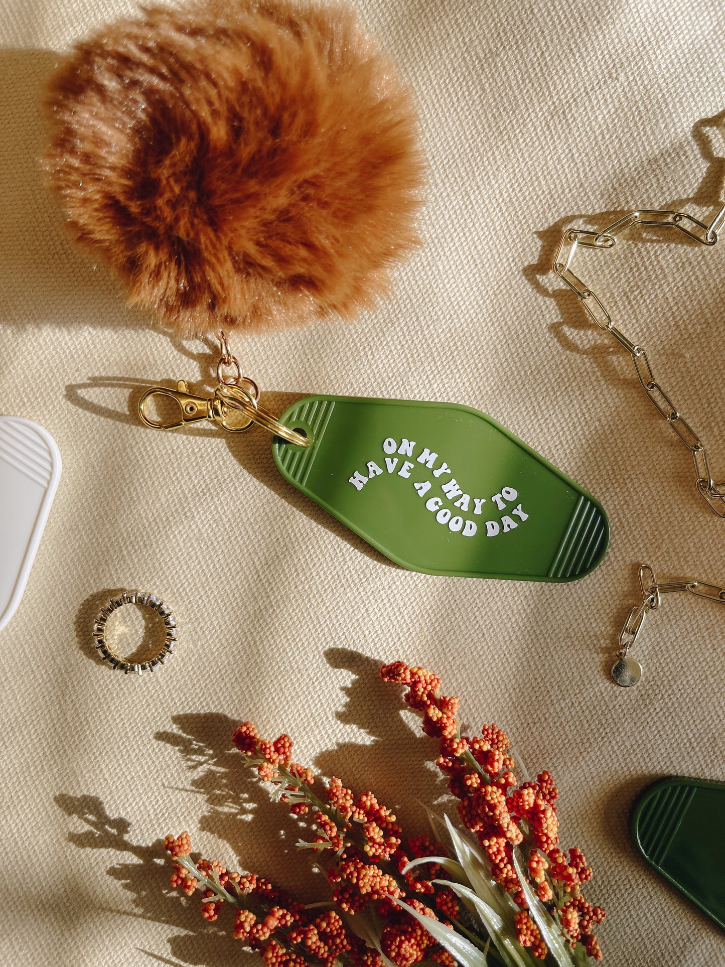 Vintage Motel Style Keychain - ON MY WAY TO HAVE A GOOD DAY