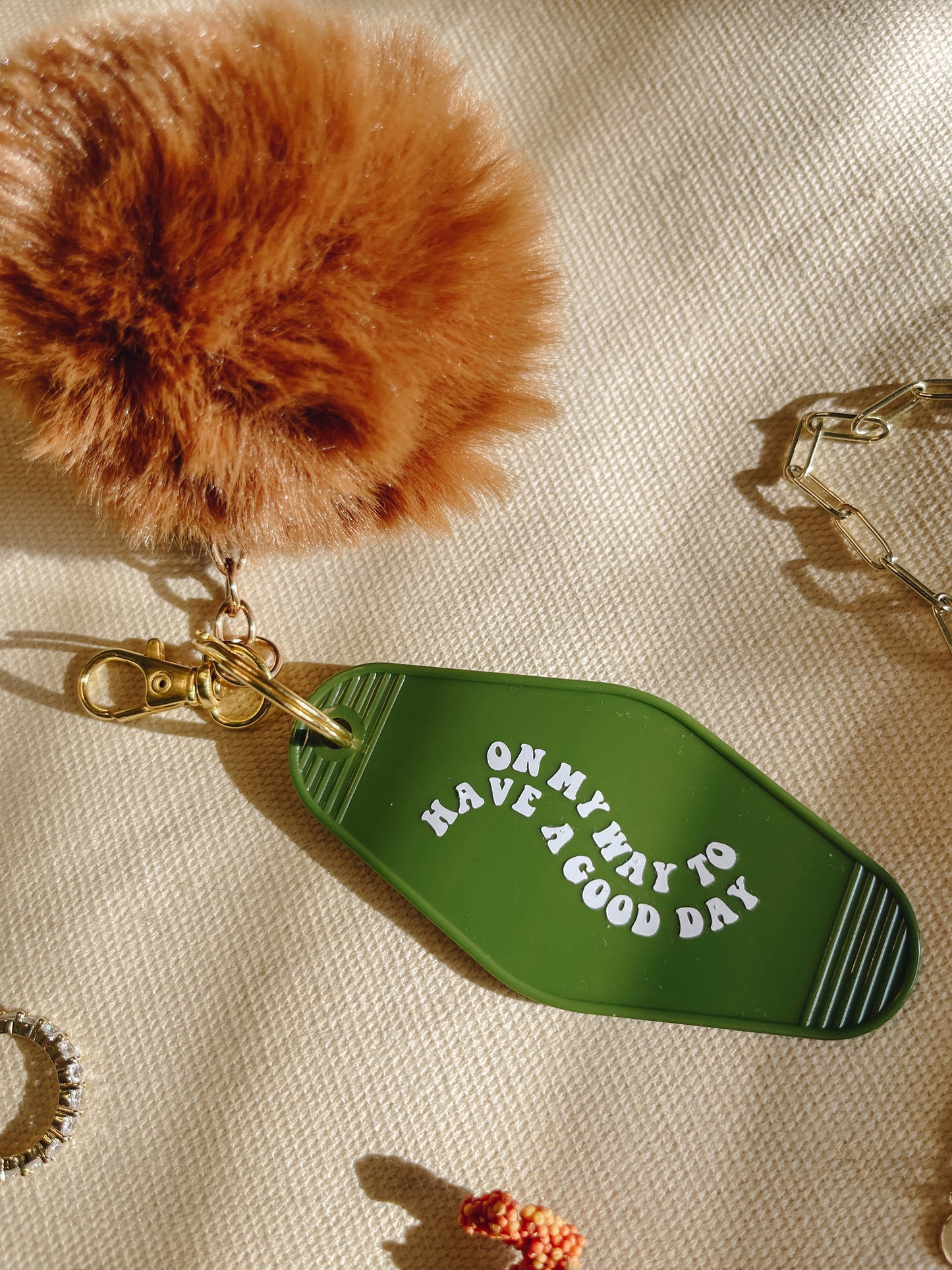 Vintage Motel Style Keychain - ON MY WAY TO HAVE A GOOD DAY