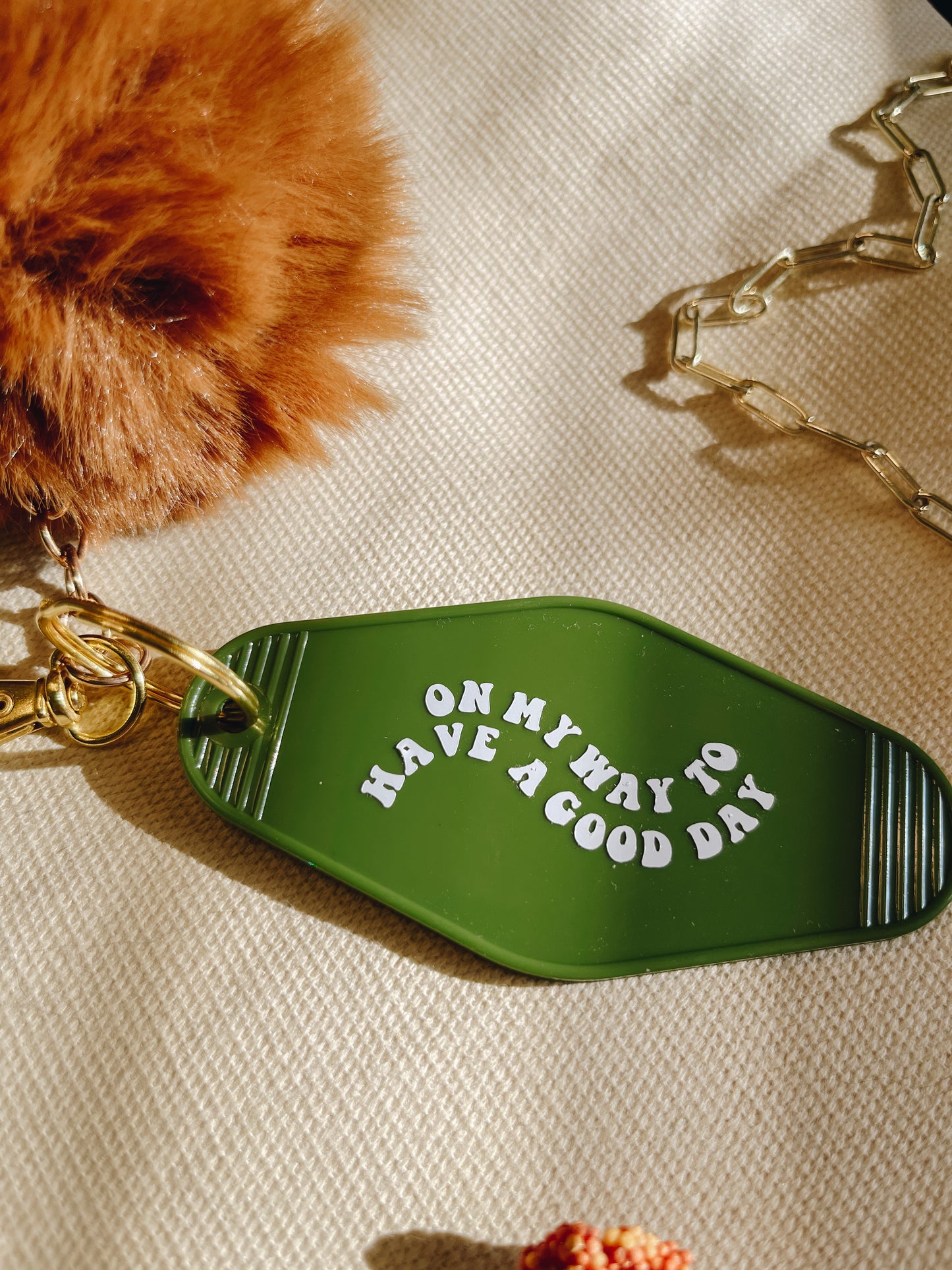 Vintage Motel Style Keychain - ON MY WAY TO HAVE A GOOD DAY